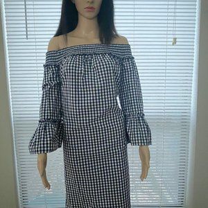 Black and white dress with pockets.